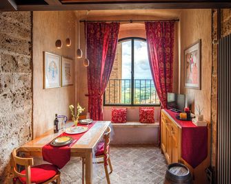 Torre Salvucci Maggiore Medieval Tower Experience - San Gimignano - Sala de jantar