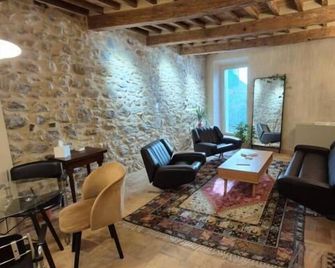 Six Keys Guesthouse - Allerona