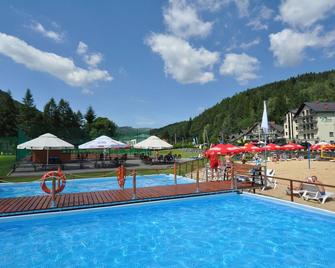 Hotel Zimnik Luksus Natury - Lipowa - Piscina