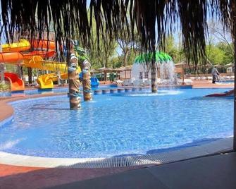 Camping Internacional de Aranjuez - Aranjuez - Pool
