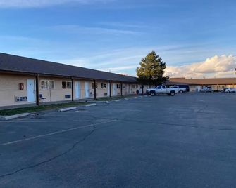 Four Corners Inn - Farmington