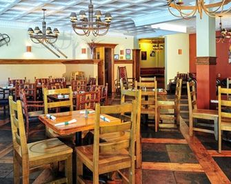 Cedar Breaks Two bedroom · Ski Retreat, Utah Two Bedroom Suite! - Cedar City - Restaurant