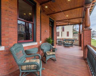 Summit Street Inns - Winston-Salem - Balcony