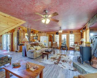 North Carolina Getaway w/ Covered Porches & Patio - Burnsville - Living room