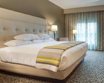 Drury Inn & Suites Pittsburgh Airport Settlers Ridge - Pittsburgh - Bedroom