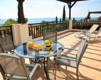 Villa Felicity - Coral Bay - Balcony