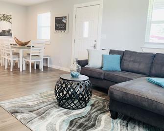 Beautiful Beach House!! Aquamarine Dream Deluxe | Your Vacation Awaits! - Pretty Bayou - Living room