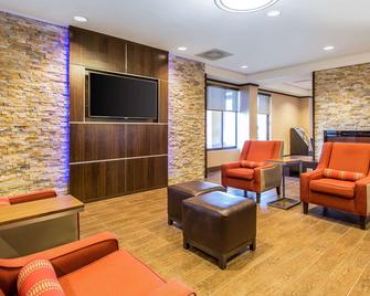 كومفرت إن آند سويتس كيسيمي باي ذا باركس - كيسيمي - ردهة