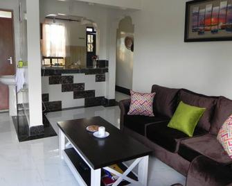 You Will Definitely Enjoy Your Stay! - Kitui - Sala de estar