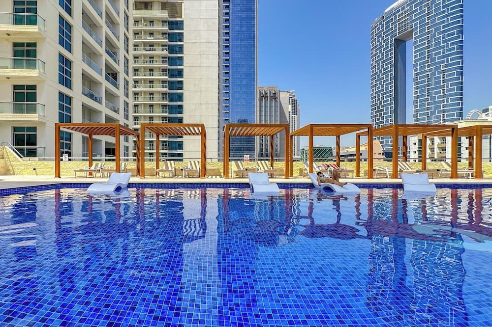 Stylish Studio with Stunning Canal View - Madinat Zayed - Piscina