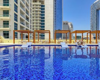 Stylish Studio with Stunning Canal View - Madinat Zayed - Piscina