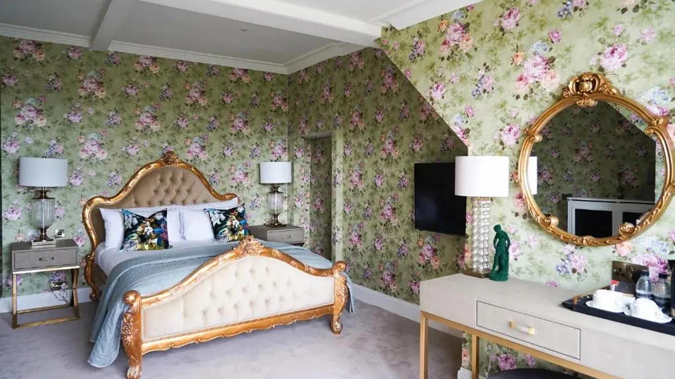 Forty Winks Guest House & Residence