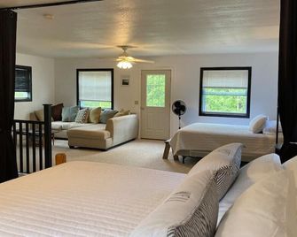 Drummond Island Hotel & Vacation Homes - Markus Retreat - Drummond - Habitación