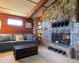 Four C Guest Ranch, surrounded by mountains & located on a working cattle ranch/South Fork Valley! - Wapiti - Living room
