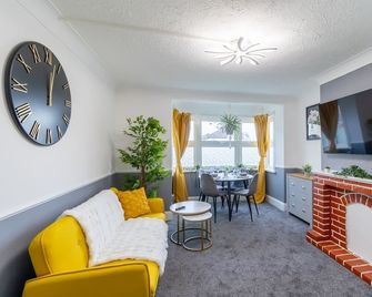 Open Mind Property - Cosy Apartment with 3 Beds - Portsmouth