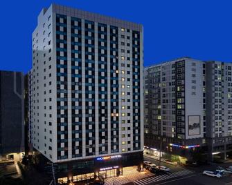 Icheon Sky Sun Hotel - Icheon - Building