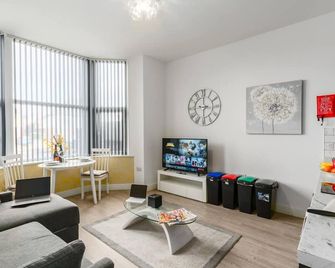 NH - F1 · Comfortable Modern 1 bed Apt - Cardiff - Living room