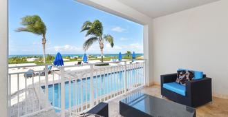 Hotel La Vista Azul - Providenciales - Pool