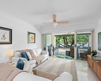 Riverfront Excellence 2Bed-2Bath-2Car - West End - Brisbane - Living room