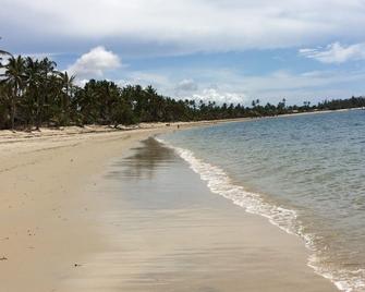 Beach Villa At The Famous Ushongo Beach-Tanzania.Sits On A 1 Acre Plot. - Pangani - Playa