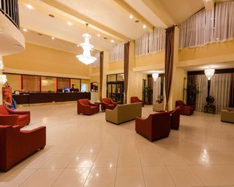 Ramada by Wyndham Houston Intercontinental Airport East - Humble - Lobby