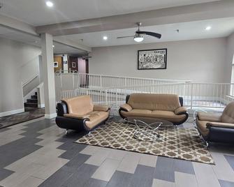Super 8 by Wyndham Kansas City - Kansas City - Lobby