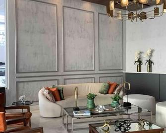 Luxurious Apt Located in The Heart Of Bella Vista - 聖多明各 - 客廳