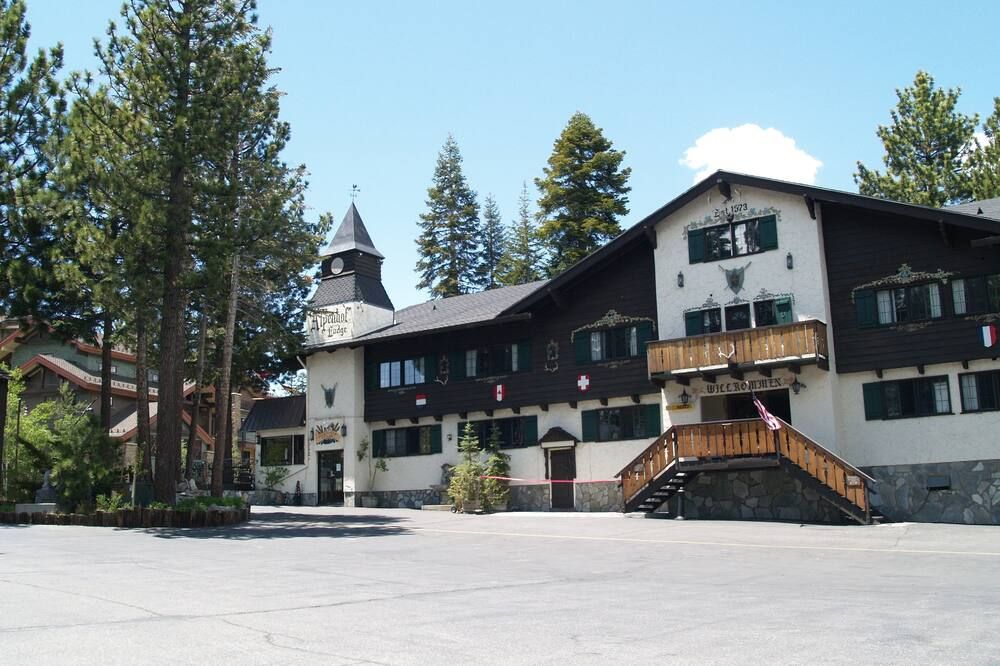 ألبينوف لودج - بحيرات ماموث - مبنى