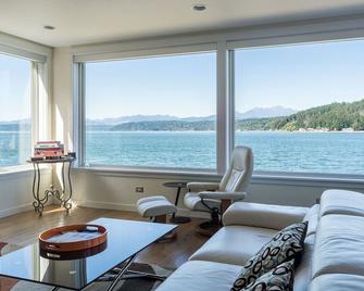 Hood Canal Resort in Union, WA, Luxury Lookout (up to 5 guests) - Union - Sala de estar