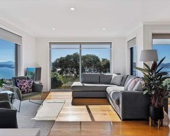Nicolas Escape panoramic views luxury and space - Hobart - Wohnzimmer