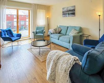 Marina Escape - Swansea - Salon