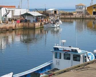 Sunset Cottage #1 near beaches, golfing, trails, shopping and local attractions! - Summerside - Outdoors view