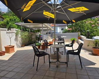 فندق هيكو - سراييفو - شرفة مرصوفة