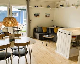 Apartment Gudke - 50m from the sea by Interhome - Bogense - Huiskamer