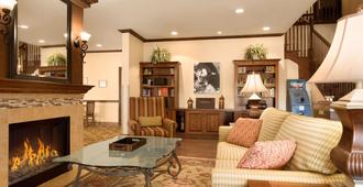 Country Inn & Suites by Radisson Minot, ND - Minot - Living room