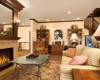 Country Inn & Suites by Radisson Minot, ND - Minot - Living room
