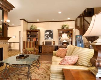 Country Inn & Suites by Radisson Minot, ND - מינוט - סלון