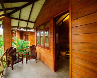 Karunakarala Ayurveda Resort - Wayikkal - Patio
