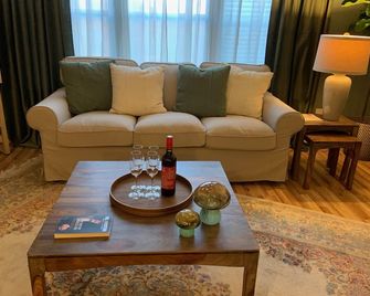 Full furnished 2 bedrooms townhouse apartment at midtown Sacramento, California. - Sacramento - Sala de estar