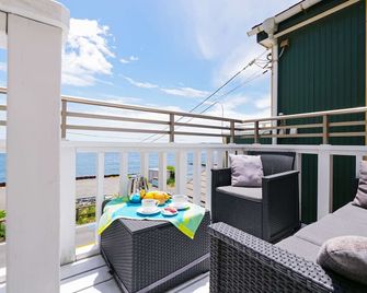 Rental villa with private sauna with ocean view - Yokosuka - Balkon