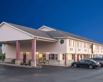 Lunar Inn Wapakoneta - Wapakoneta - Gebouw