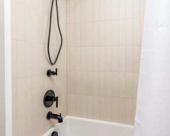 Secret Hideaway - New Custom Built Home - Seattle - Bathroom