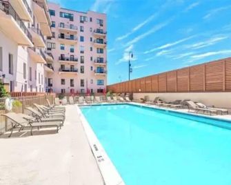 Luxury Oceanfront Condo - Long Beach - Pool