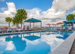 Winter the Dolphins Beach Club Ascend Hotel Collection - Clearwater Beach - Pool