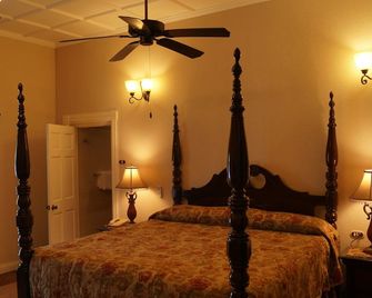 Four Seasons - Kingston - Sovrum