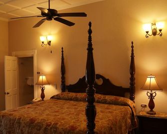 Hotel Four Seasons - Kingston - Bedroom