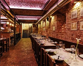 eFi Palace Hotel - ברנו - מסעדה