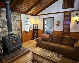 New Hot Tub Pet-Friendly Getaway With Room To Roam And Close To Ski Apache - Alto - Living room