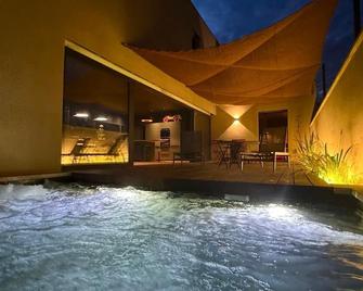 Maison d'architecte avec piscine-spa chauffé en centre ville de Vaison-la-Romaine - Vaison-la-Romaine - Piscina