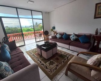 Hotel Deja Vu - Puerto Ayora - Living room